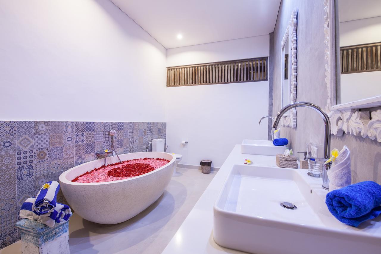 Ambermoon Villa 2 Seminyak Exteriör bild